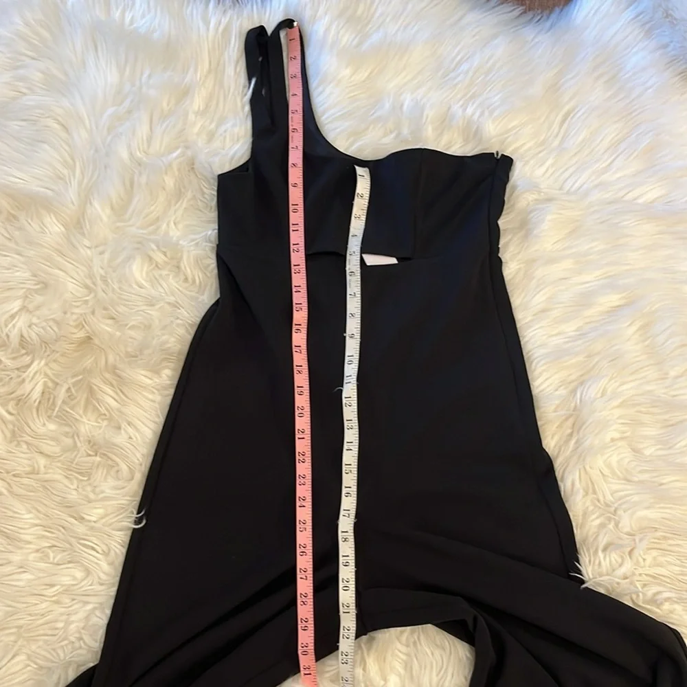 NWT Vici \\ Olia Black ‘Brayden’ One Shoulder Jumpsuit - Picture 10 of 16